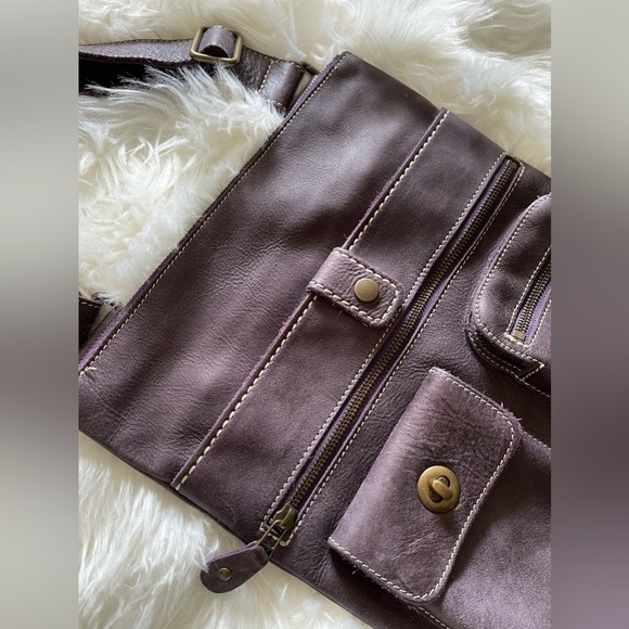 ROOTS Leather Venetian Villager Bag in Purple colour - Picture 3 of 9